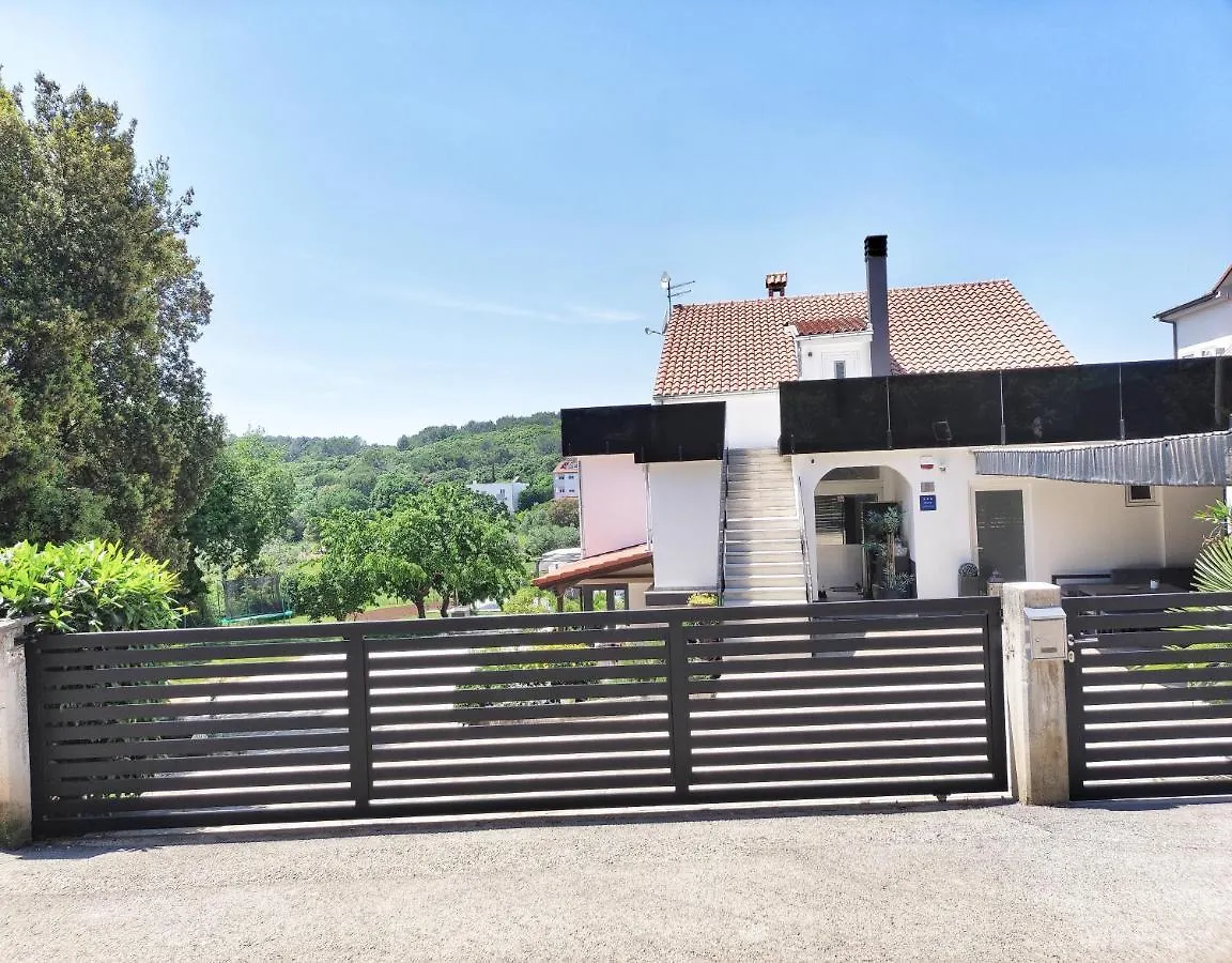 Apartman Sa Pogledom Na More Pula Croatia